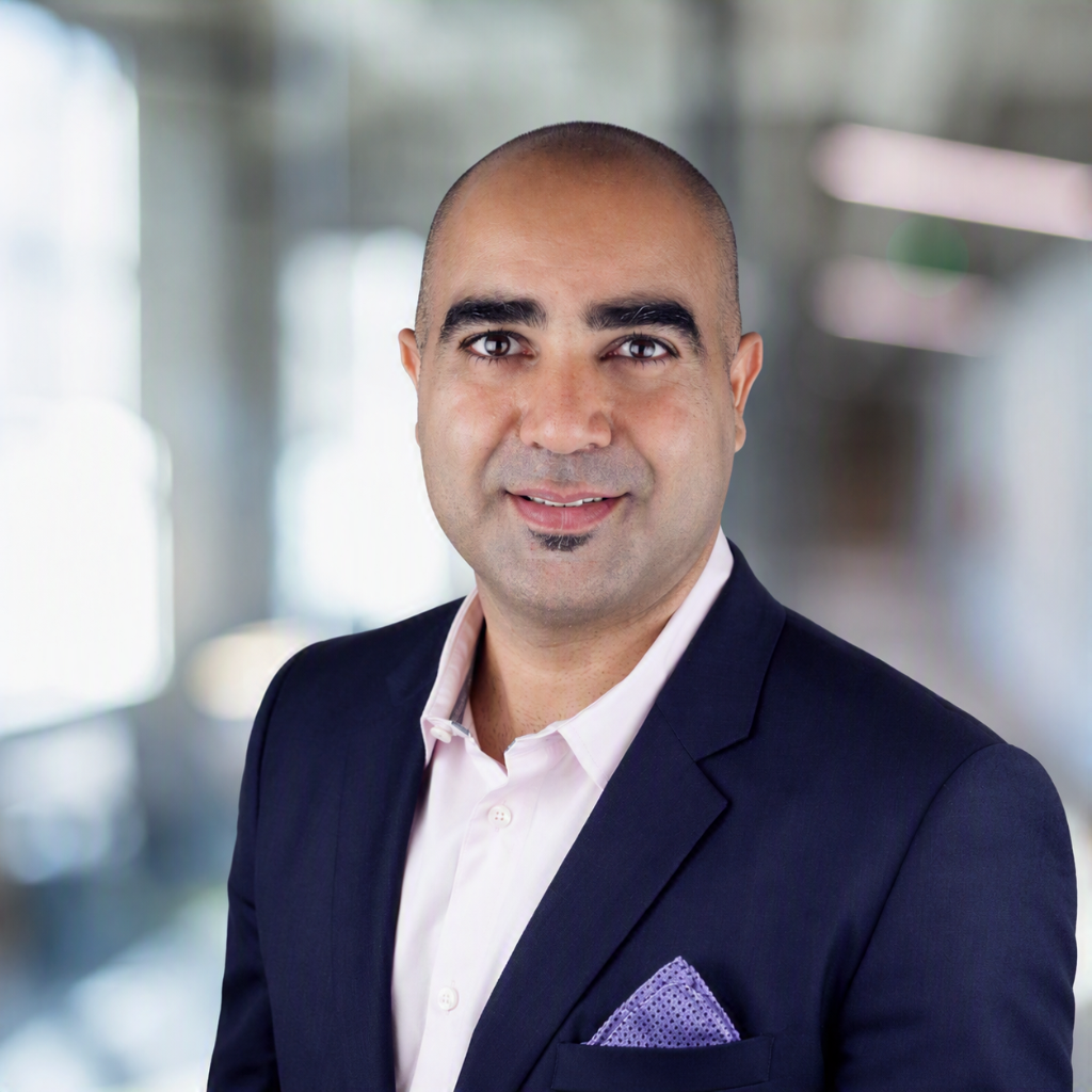 Headshot of Amin